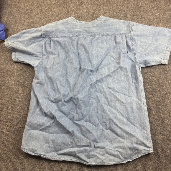 ARCTIC CAT Women’s Vintage Short Sleeve Button Up Denim graphic Shirt - Medium - Picture 2 of 6